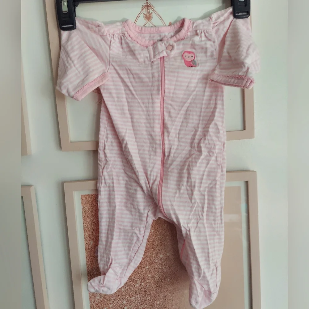 🎁 10/$25- Carter's pink and white sleeper, 3 months, owl
